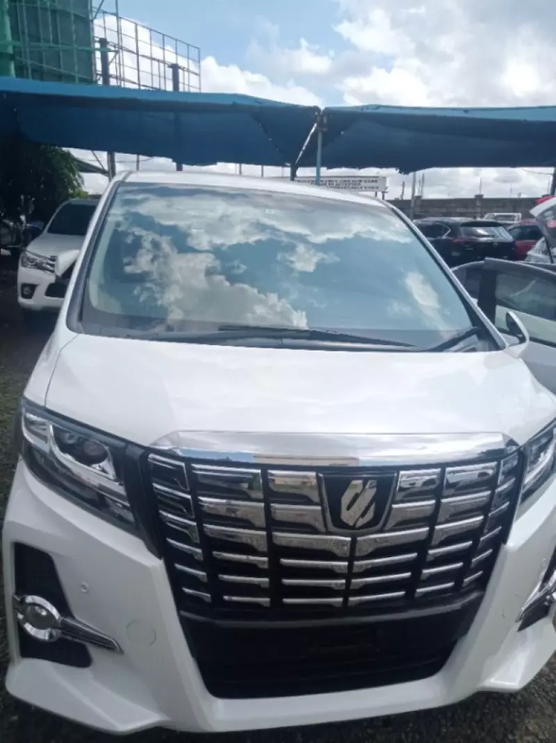 Toyota Alphard   - 2017
