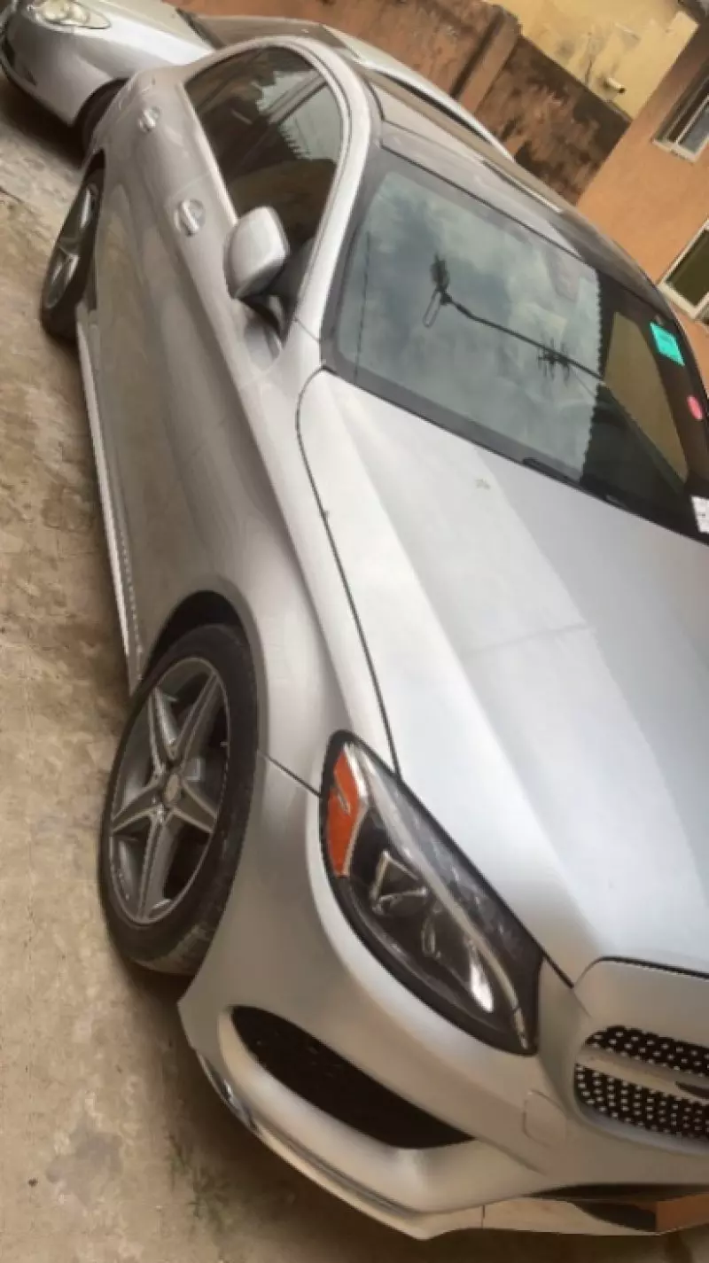 Mercedes-Benz 300   - 2015