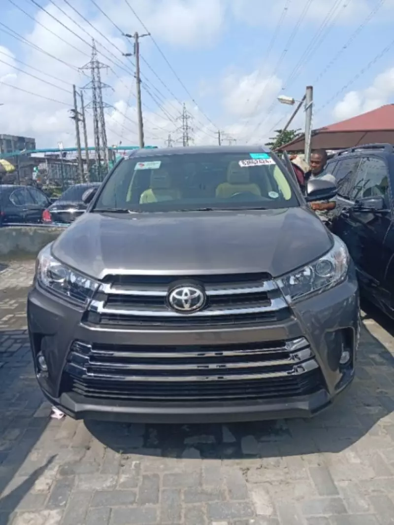 Toyota Highlander   - 2017