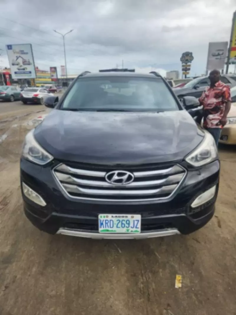 Hyundai Santa Fe   - 2015