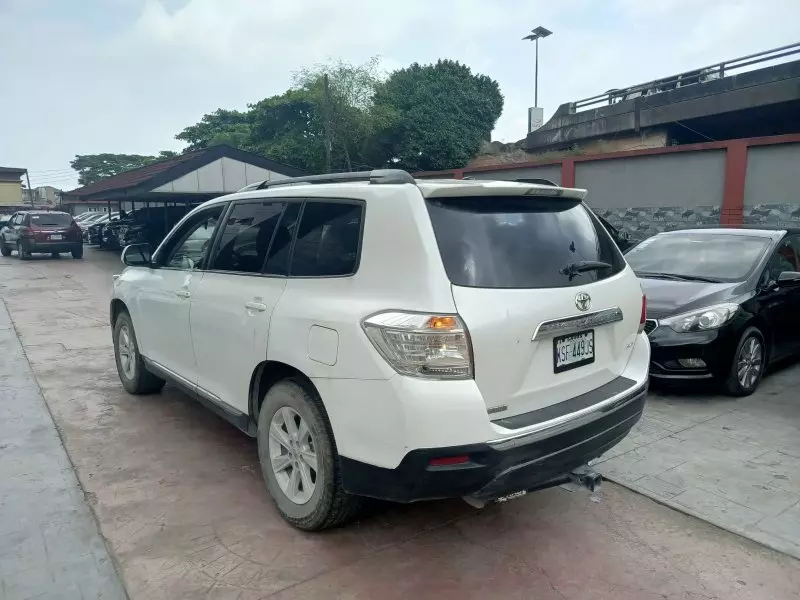 Toyota Highlander   - 2011