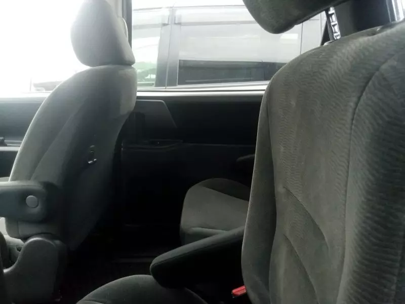 Toyota Noah   - 2010