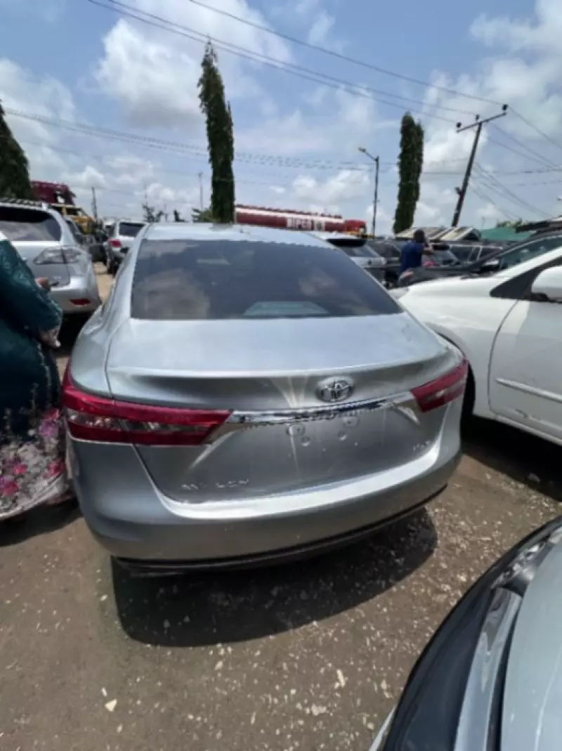 Toyota Avalon   - 2013