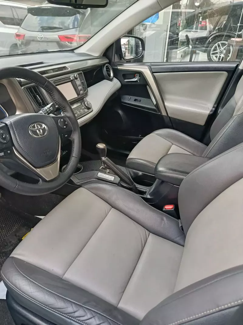 Toyota RAV 4   - 2015