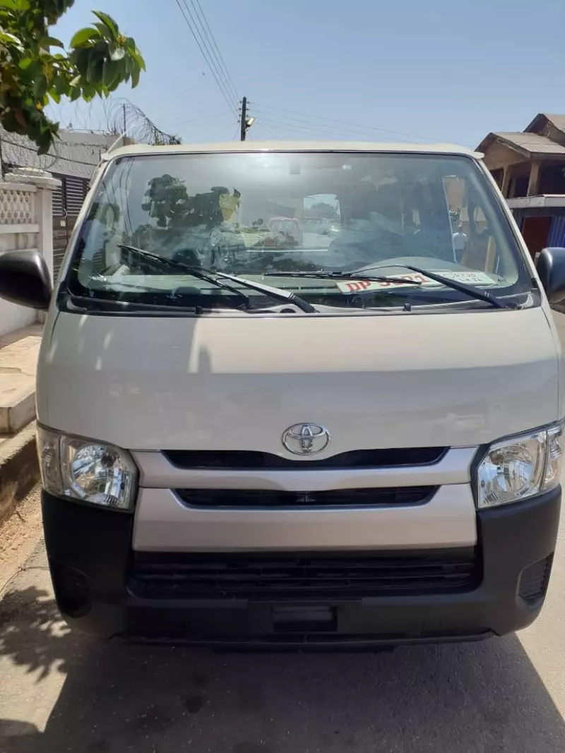 Toyota Hiace   - 2015