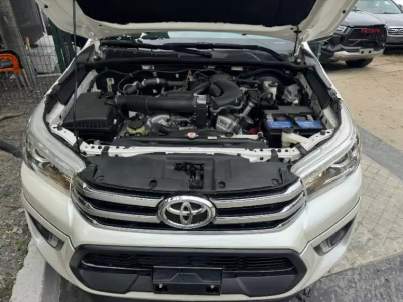 Toyota Hilux   - 2020