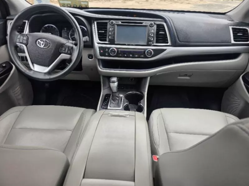 Toyota Highlander   - 2016