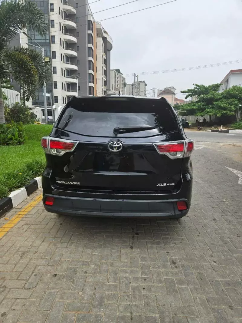 Toyota Highlander   - 2014