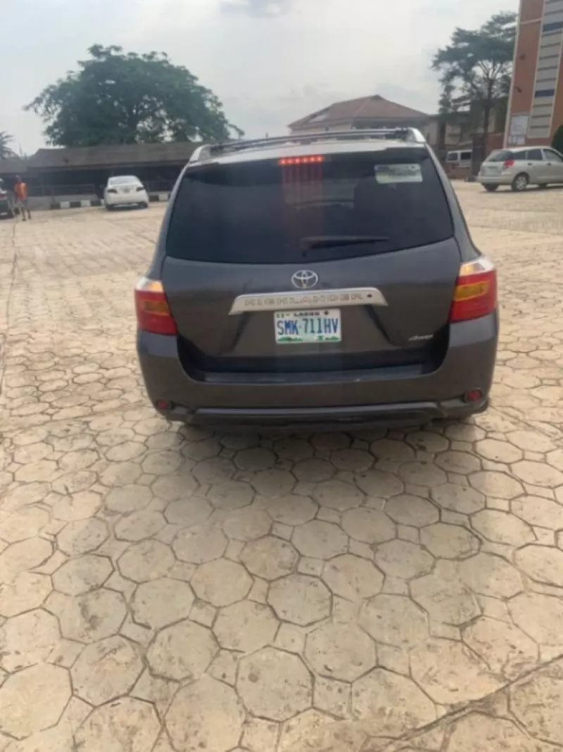 Toyota Highlander   - 2010