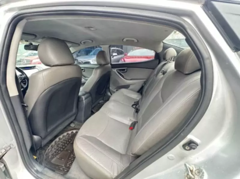 Hyundai Elantra - 2013