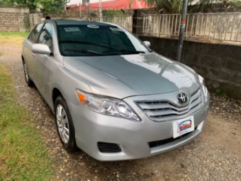 Toyota Camry   - 2010