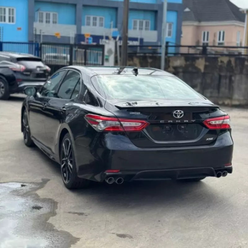 Toyota Camry   - 2018