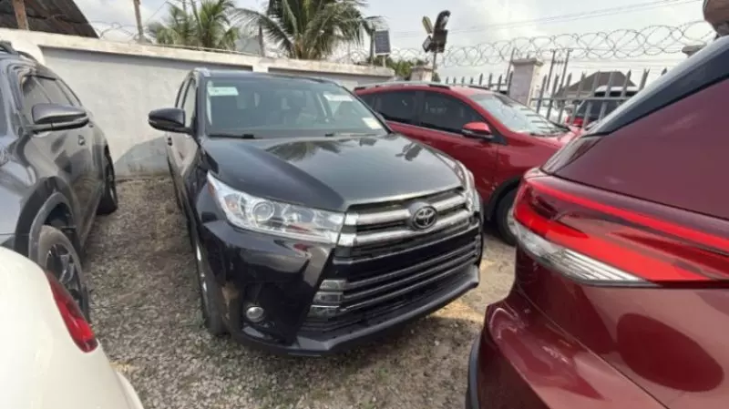 Toyota Highlander   - 2015