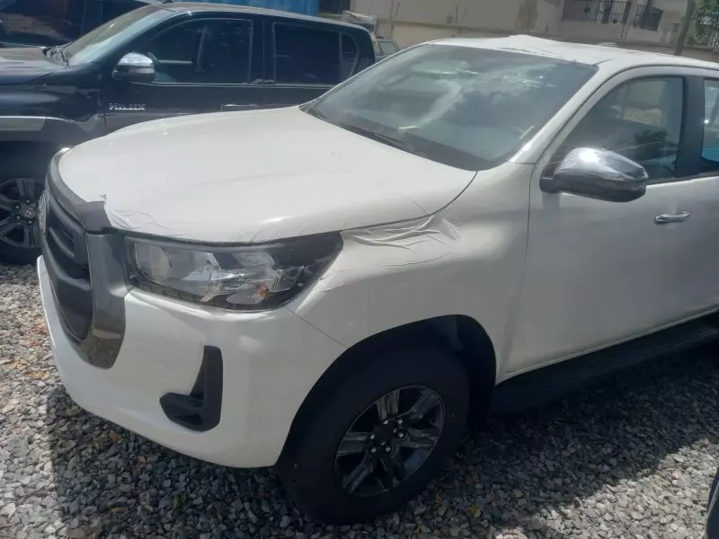 Toyota Hilux   - 2024