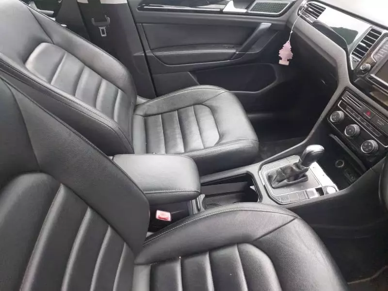 Volkswagen Golf   - 2016