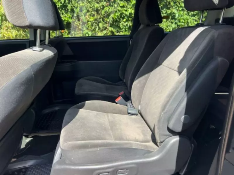 Toyota Noah   - 2012