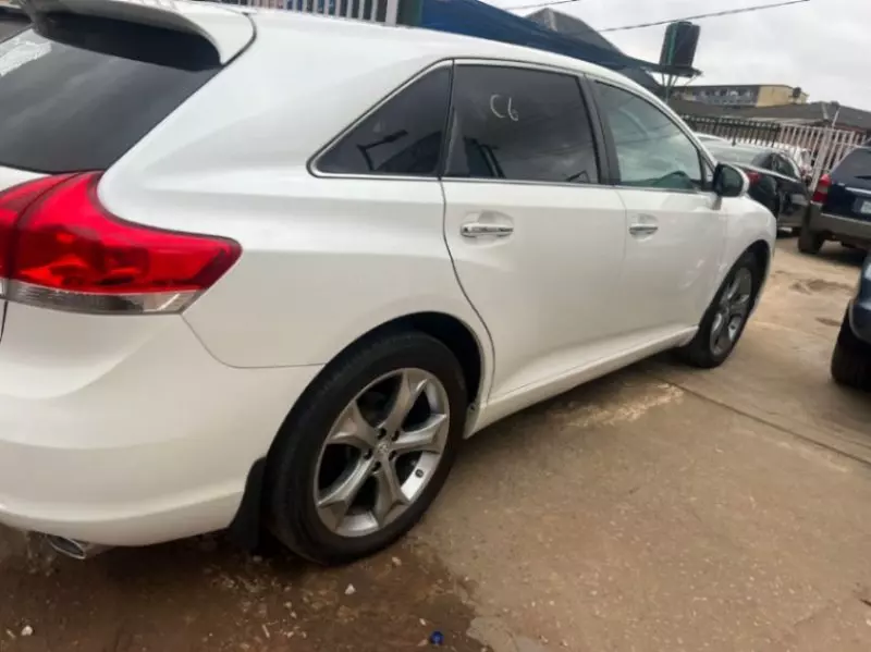 Toyota Venza   - 2012