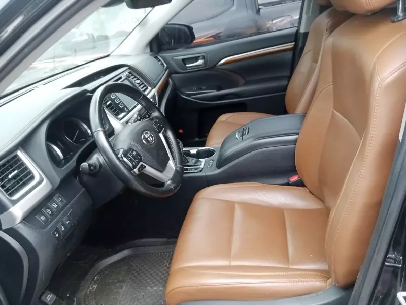 Toyota Highlander   - 2019