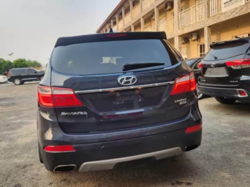 Hyundai Santa Fe   - 2013