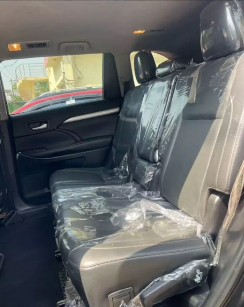 Toyota Highlander   - 2019