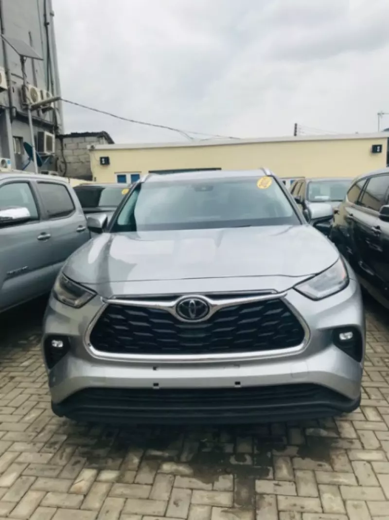 Toyota Highlander   - 2021
