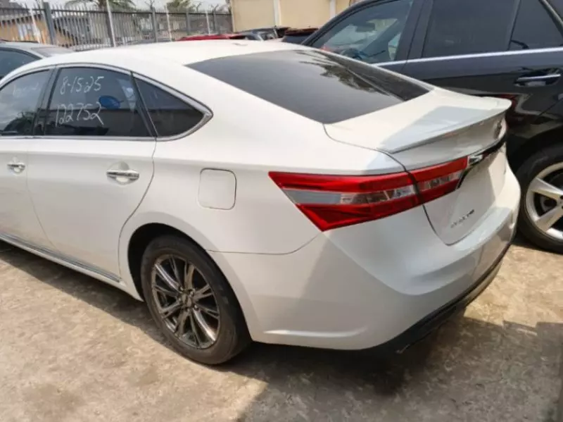 Toyota Avalon   - 2014
