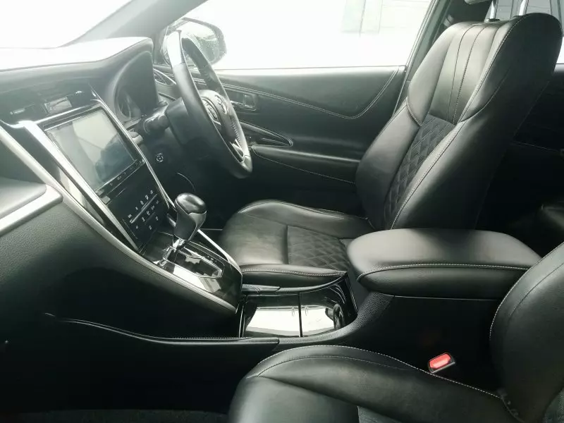 Toyota Harrier   - 2016