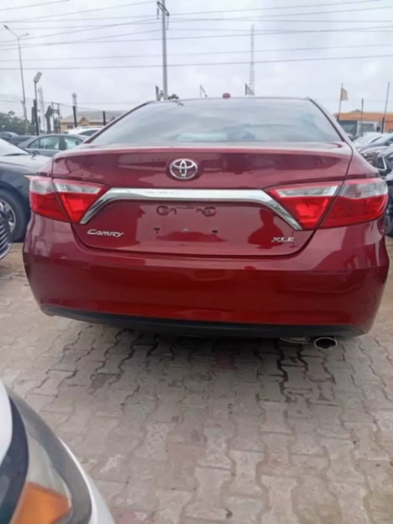 Toyota Camry   - 2016
