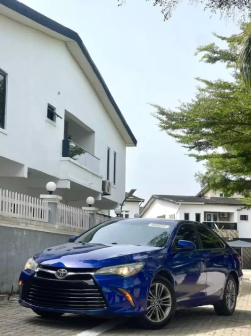 Toyota Camry   - 2016