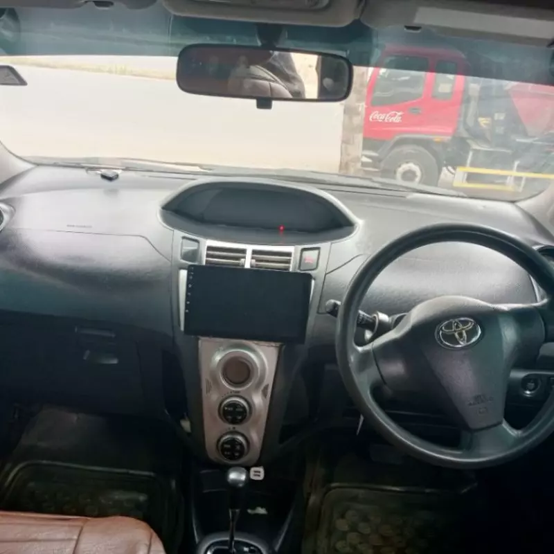 Toyota Vitz   - 2009