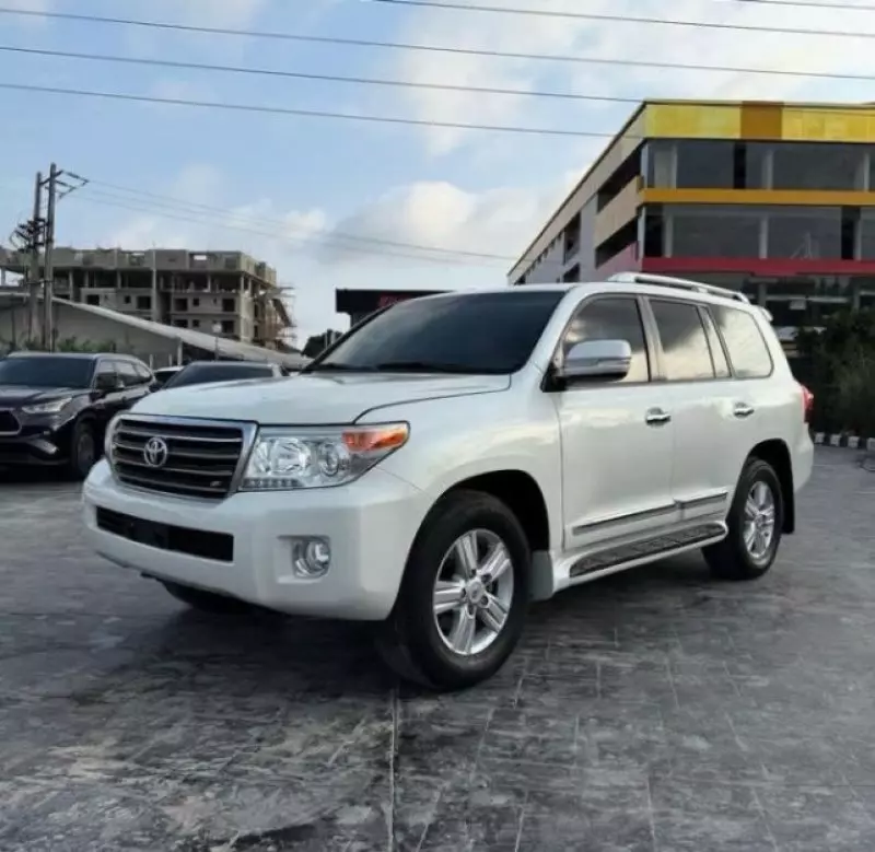 Toyota Land Cruiser GXR   - 2013