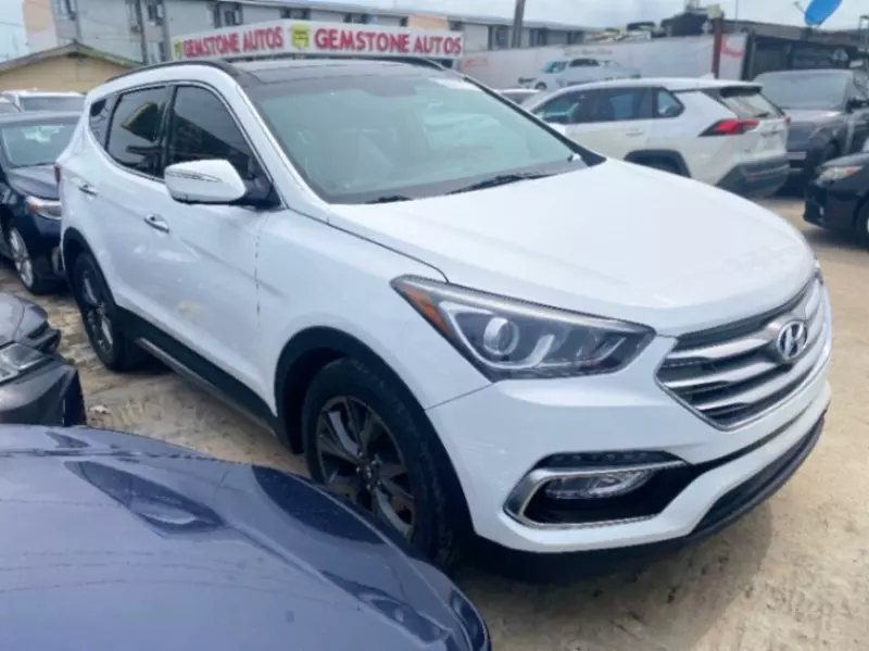 Hyundai Santa Fe   - 2017