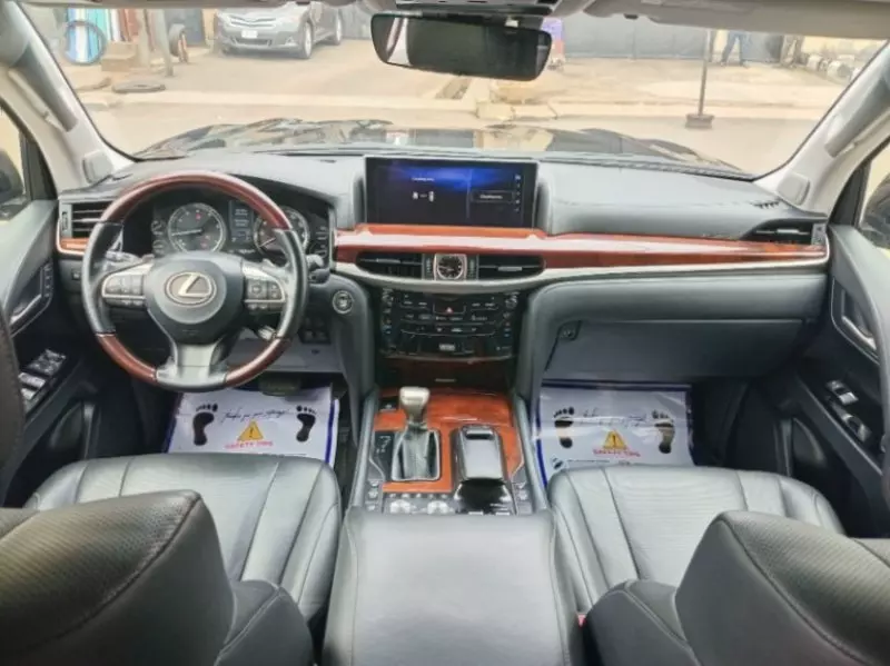 Lexus LX 570   - 2020