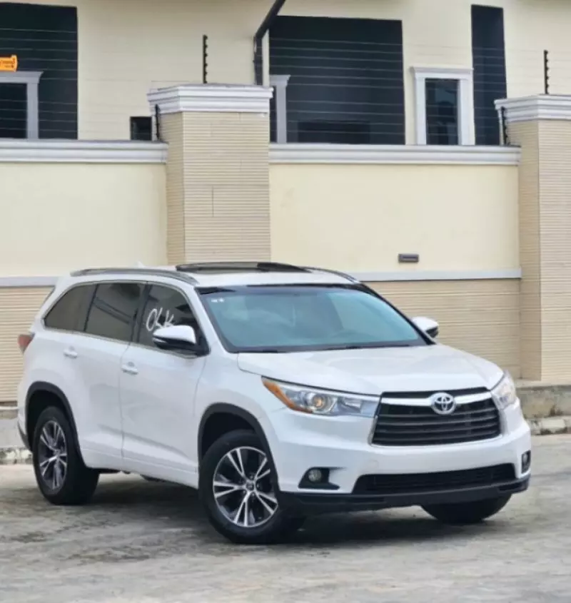 Toyota Highlander   - 2016
