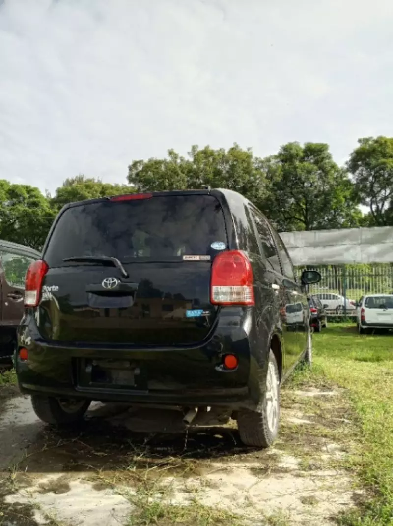 Toyota Porte   - 2017