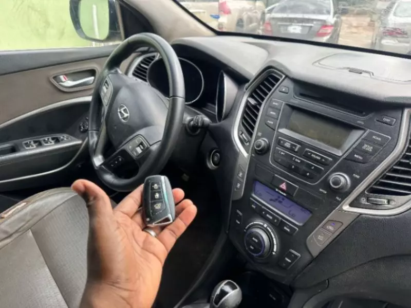 Hyundai Santa Fe   - 2013