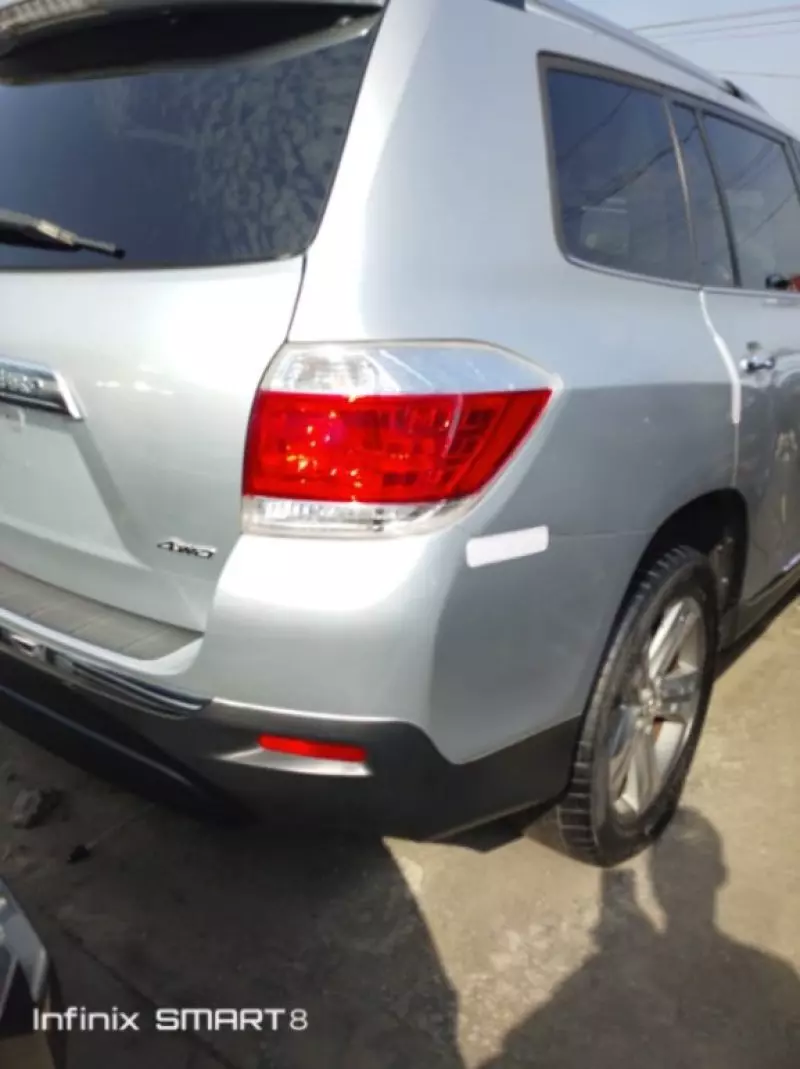 Toyota Highlander   - 2013
