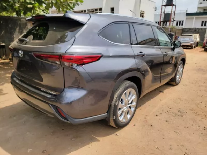 Toyota Highlander   - 2022