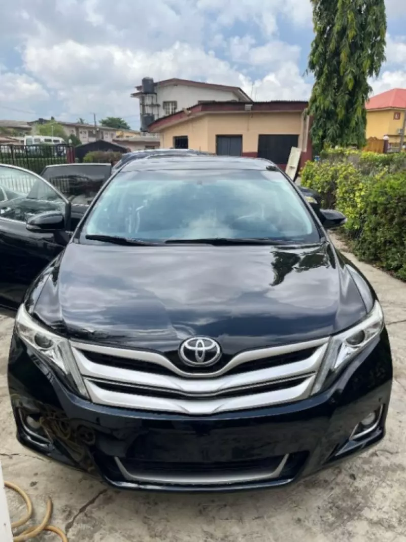 Toyota Venza   - 2012