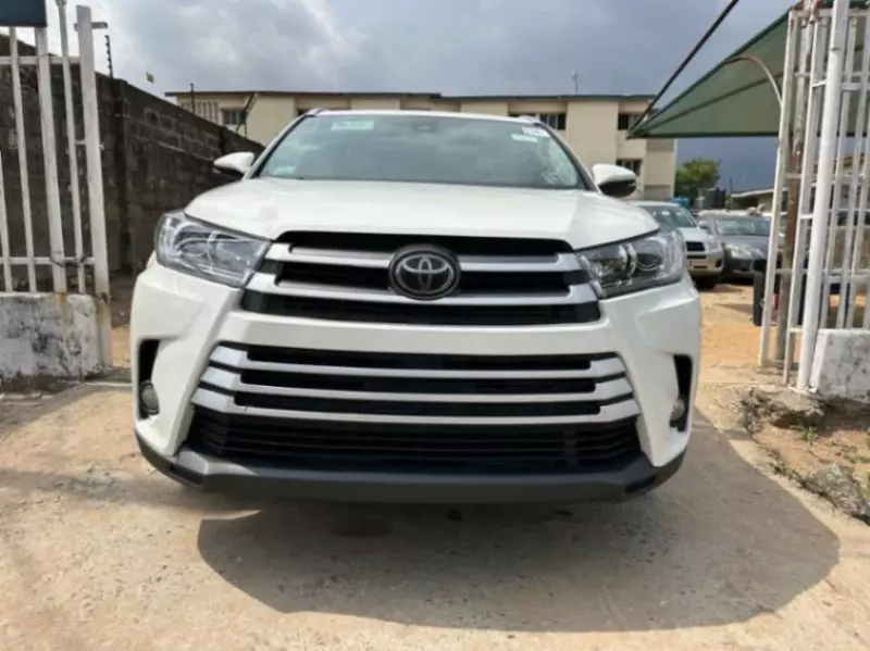 Toyota Highlander   - 2017