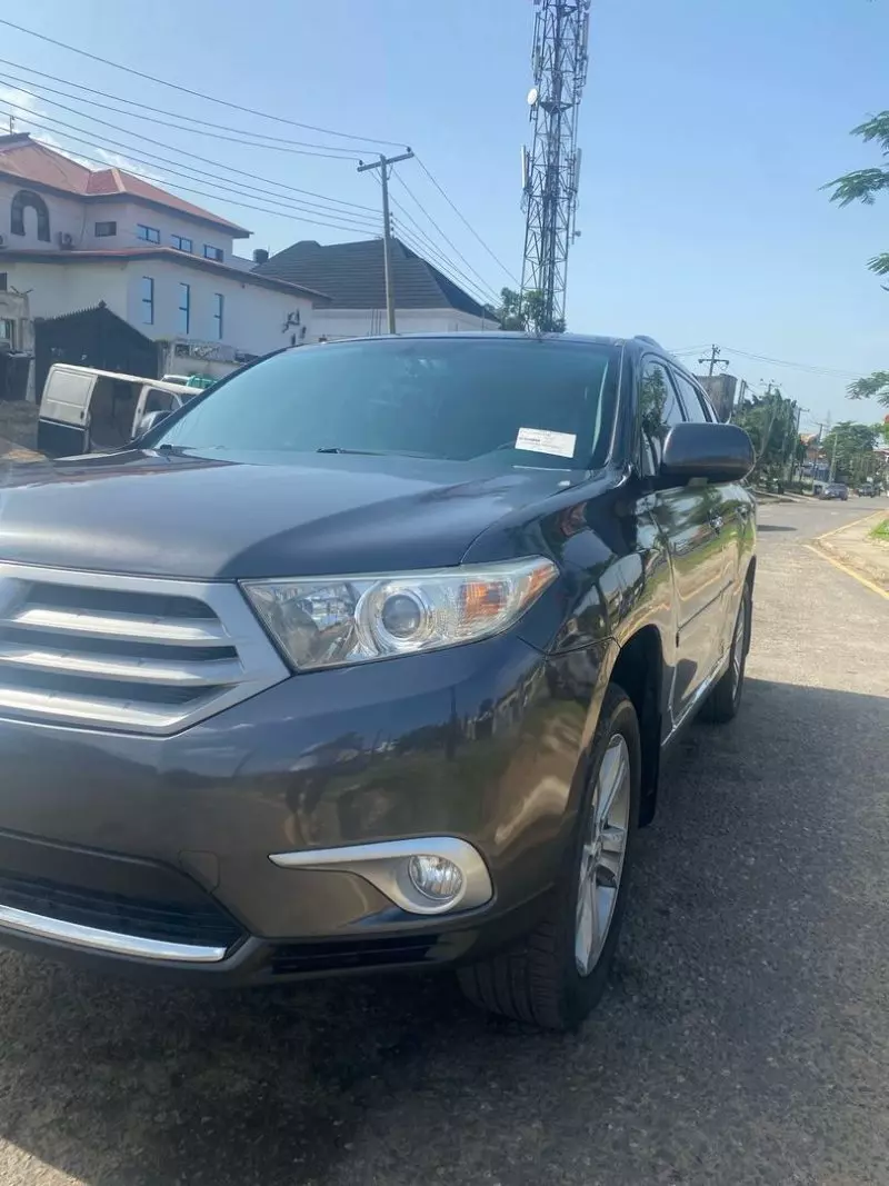 Toyota Highlander   - 2013