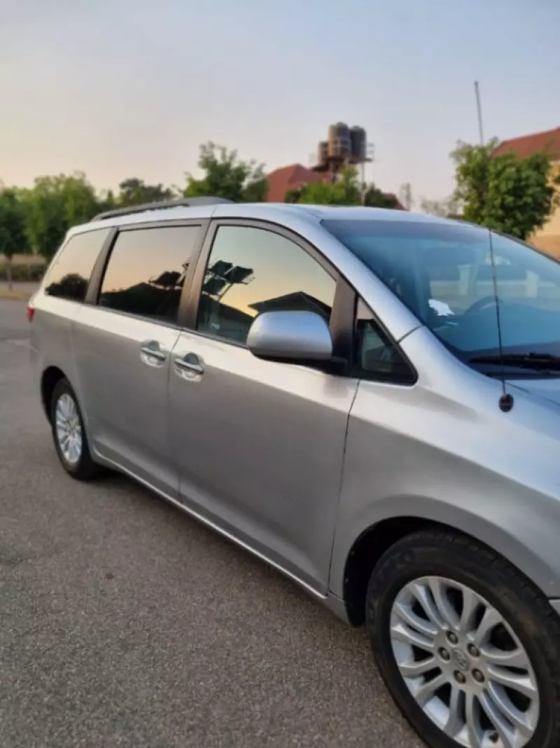 Toyota Sienna - 2015