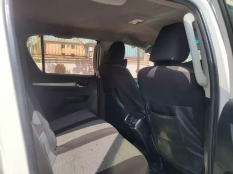 Toyota Hilux   - 2016