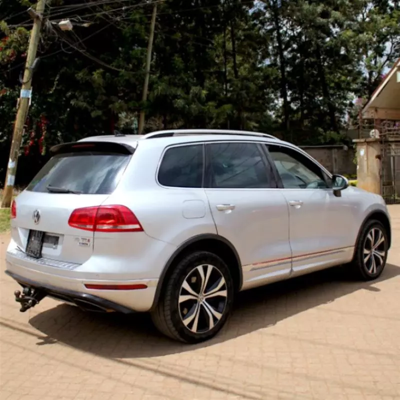 Volkswagen Touareg   - 2015