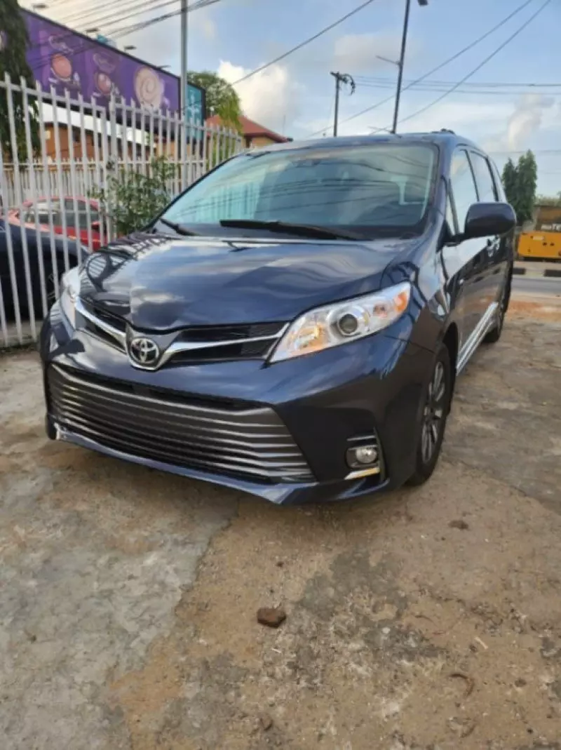 Toyota Sienna   - 2018