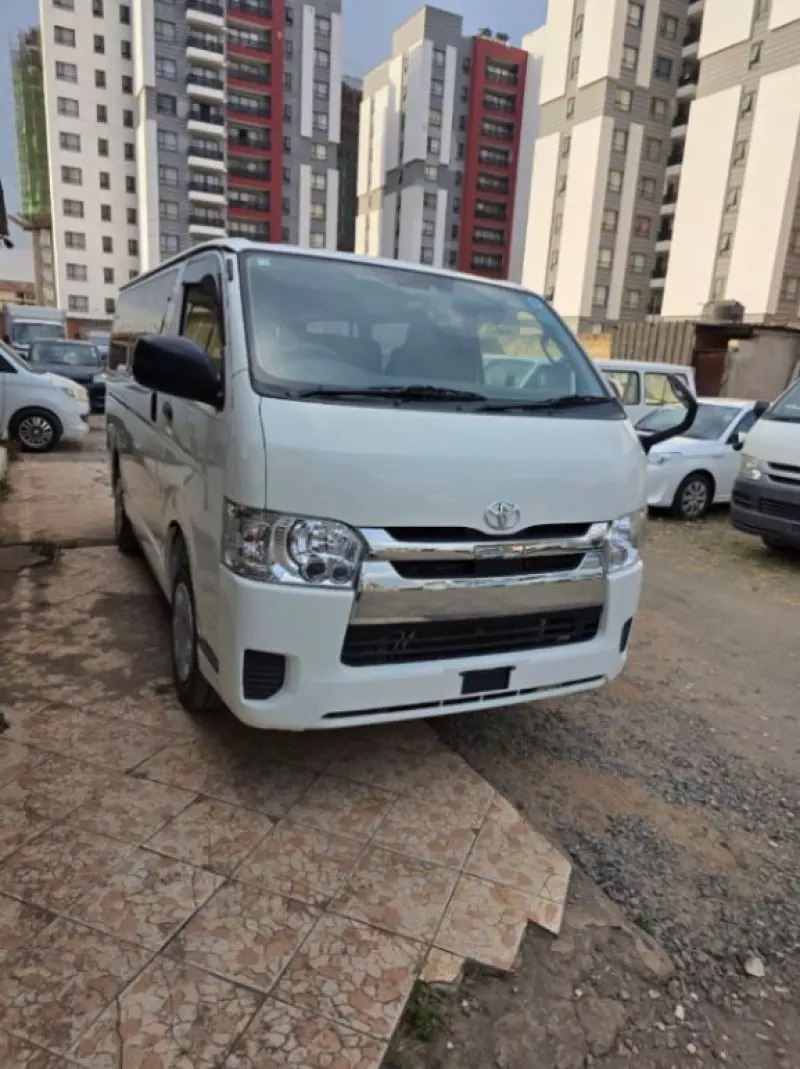 Toyota Hiace   - 2018