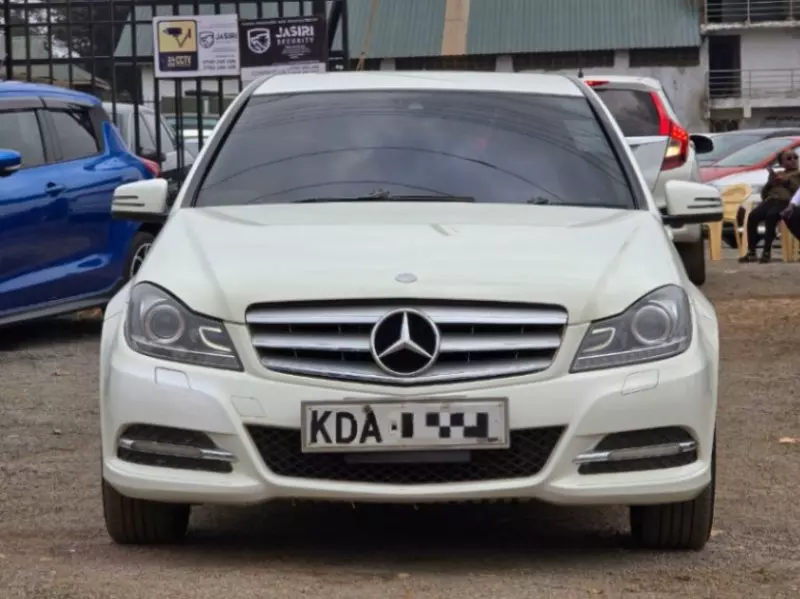 Mercedes-Benz C200   - 2013