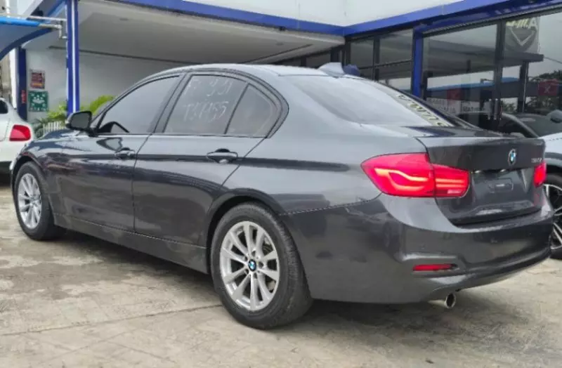 BMW 320i   - 2016