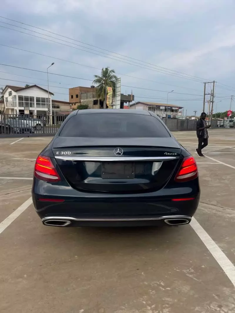 Mercedes-Benz E 300   - 2023
