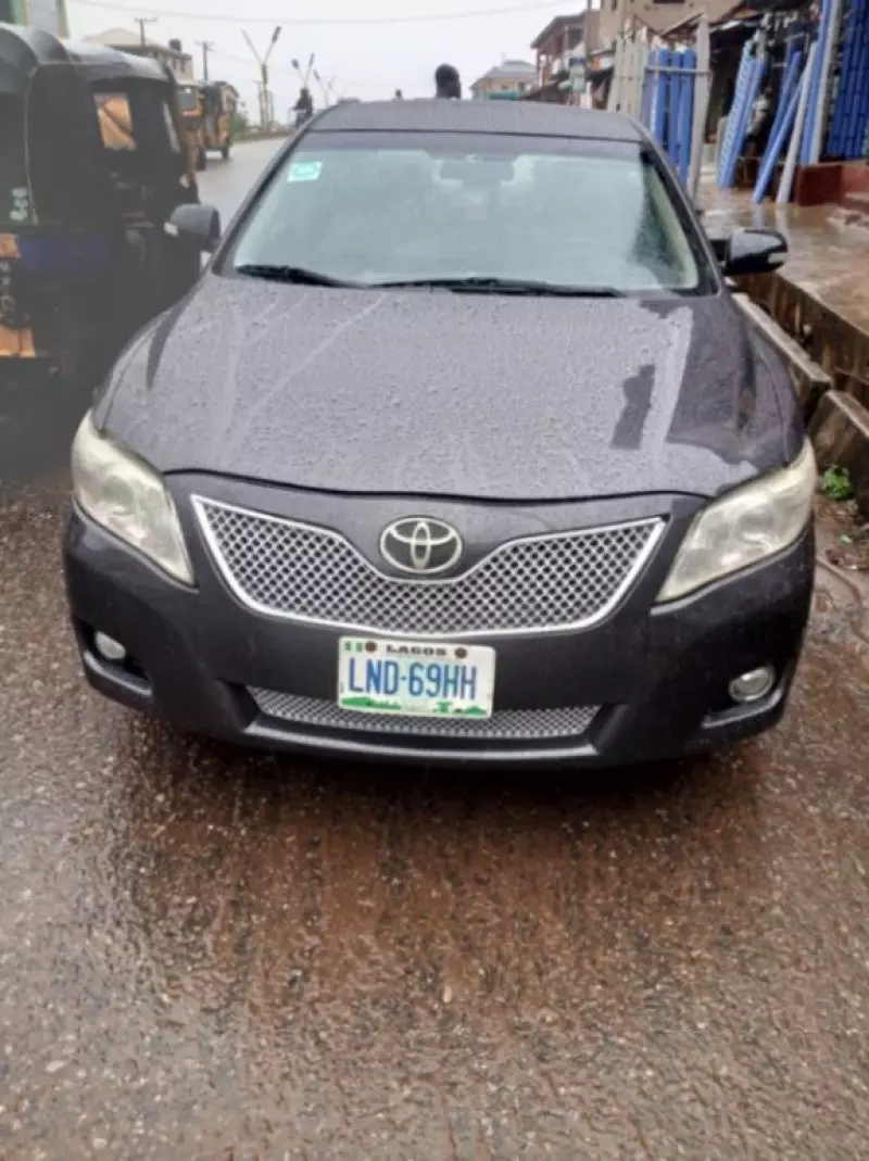 Toyota Camry   - 2011